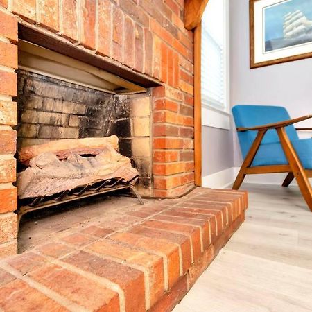Cozy Bungalow With Patio & Grill, Private And Location タンパ エクステリア 写真