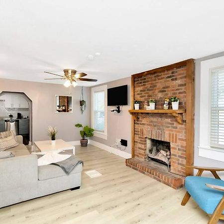Cozy Bungalow With Patio & Grill, Private And Location タンパ エクステリア 写真