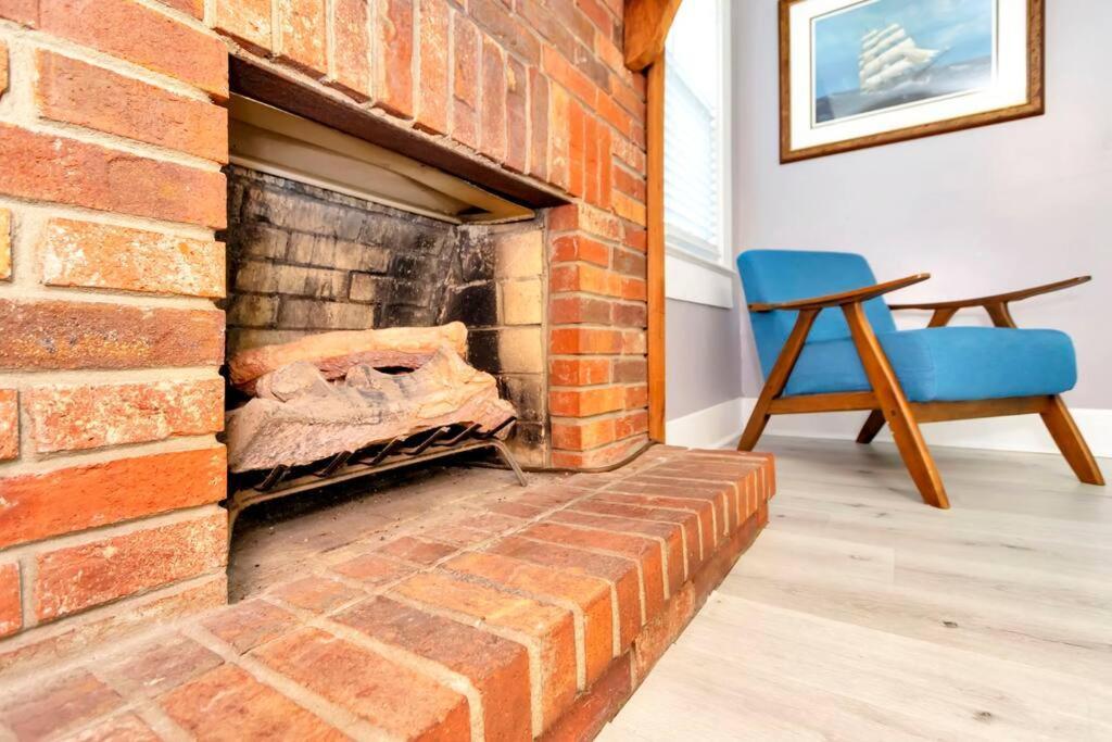 Cozy Bungalow With Patio & Grill, Private And Location タンパ エクステリア 写真